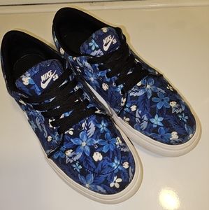 Men's 8.5 Nike SB Blue Floral